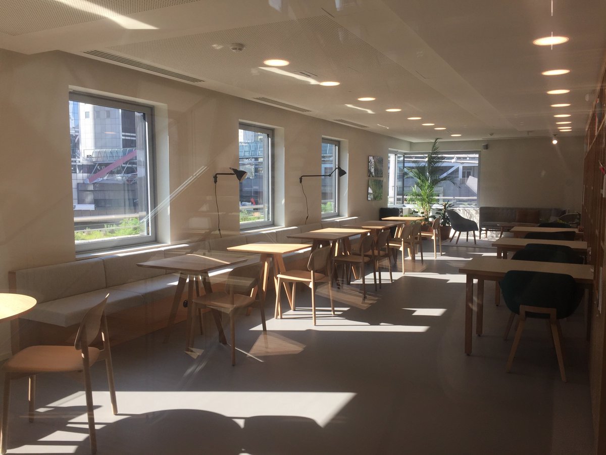 WorkplaceMag's tweet photo. Ce matin, on visite le nouvel immeuble Belvédère qui vient de rouvrir ses portes à La Défense. Il héberge le plus important centre de #coworking géré par @spacesworks en Europe 🏢 Un article à suivre prochainement dans nos pages ! #StayTuned https://t.co/uFKnSVn0tL
