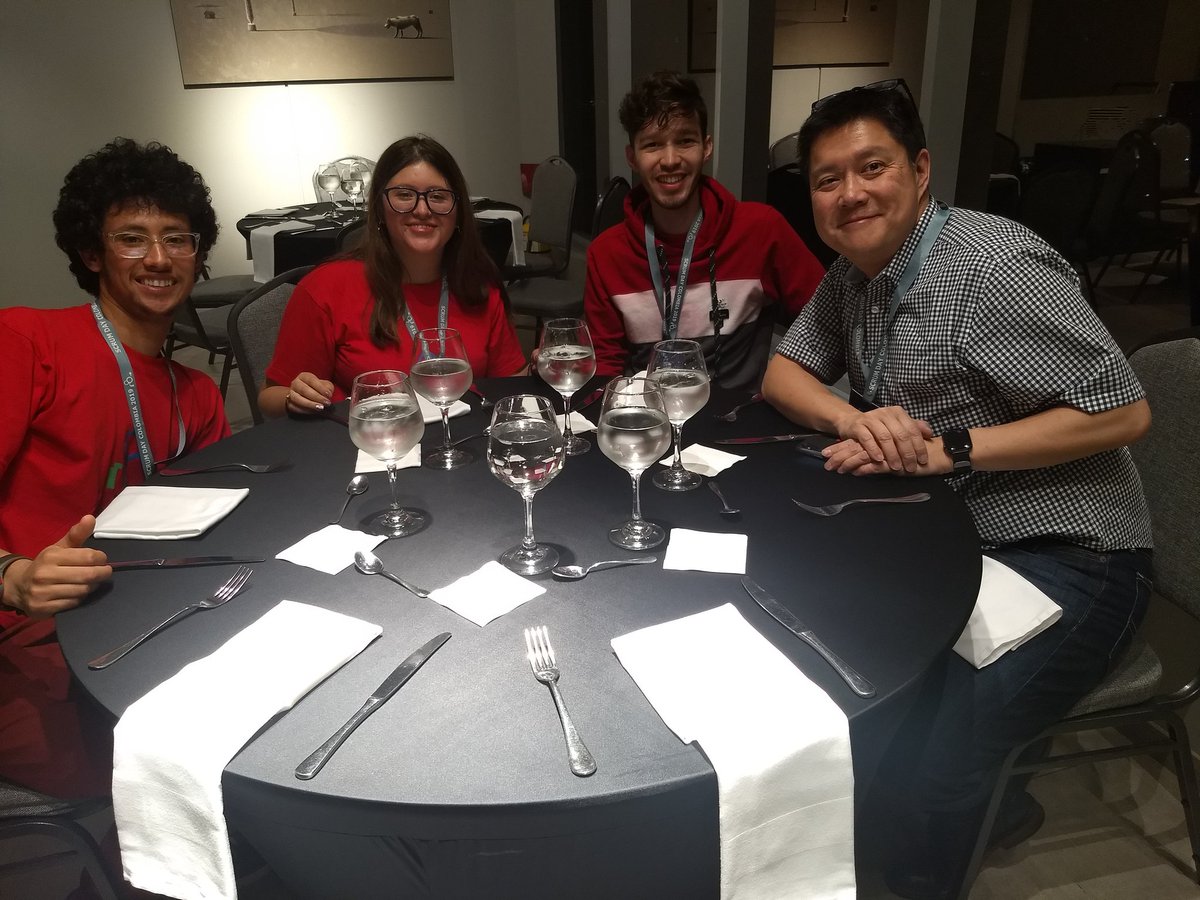 RoseRestrepoV's tweet photo. Compartiendo lindas historias de vida en #ScrumDayCo con speakers y keynotes. Gracias por imprimir calidad al @ScrumDayCo https://t.co/K3MA2c8hYN