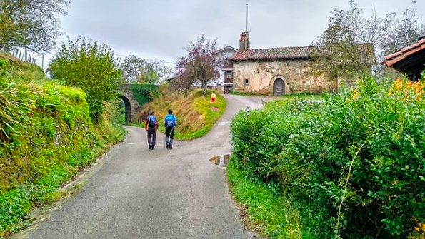 gatzmuseoa's tweet photo. Leintz Gatzaga, 'Vasco-Navarro bide berdea', ➡️ https://t.co/fteYduydP6 @debagoiena ren bidez. @SnSnRegion @TierraIgnaciana @i_Euskadi @GipuzkoaKultura #gatzmuseoa #gr121 https://t.co/ooU1lXH0UR