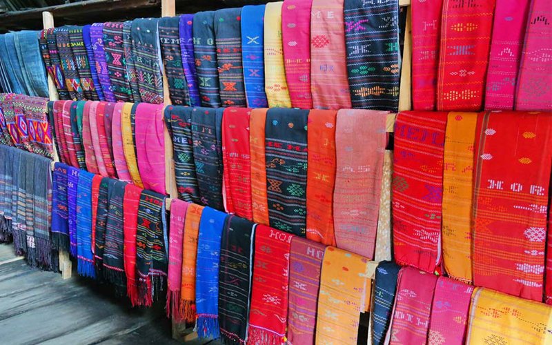 RasidaFM's tweet photo. Siapa sih yang tidak tau kain songket yg satu ini 😬

#SukaIndonesia #RasidaFM https://t.co/0tis2IJ4EX