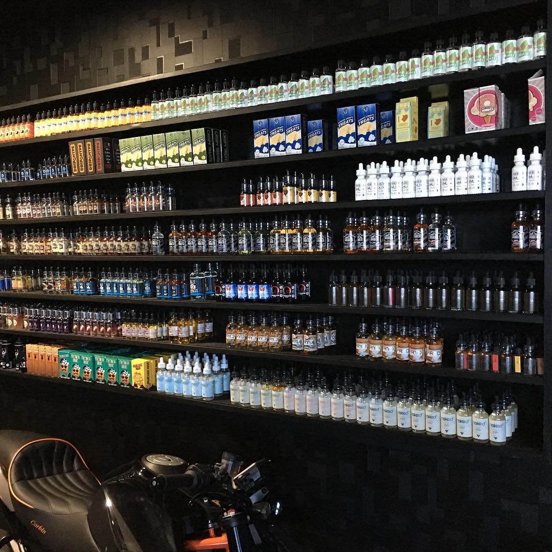 vapouround's tweet photo. #shopcheck - Okay, let's try something a bit different! If you own or work in a vape shop, tag your shop-checks with #vapouround for a chance at getting featured across our socials!
Check out this beautifully stocked shot from @VapeL1FE 😉
____
#vapeshop #vapouround https://t.co/MNgm9o61Nm