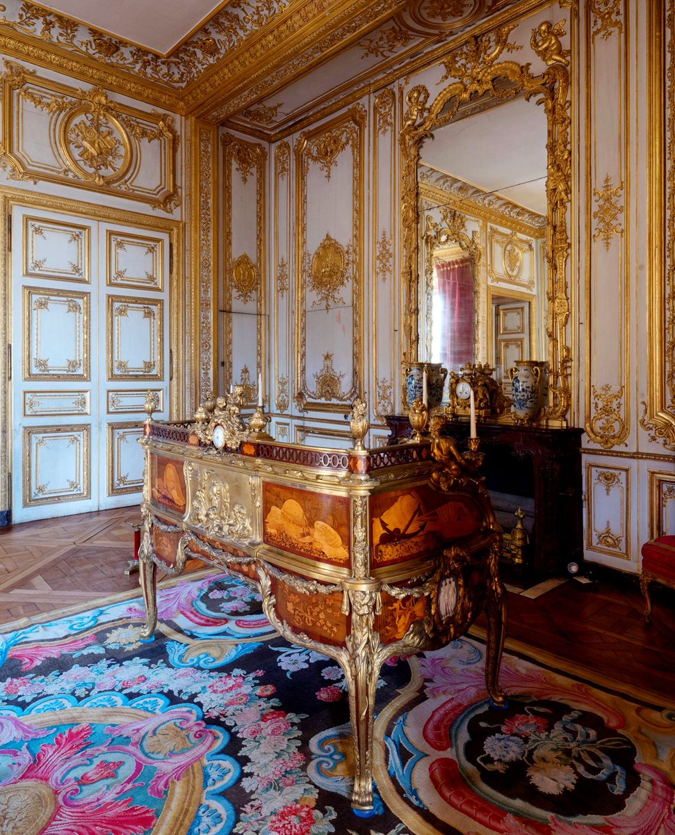 MeounesAntic's tweet photo. A Versailles, la restauration du cabinet du Roi a débuté. Il s’agit de la pièce emblématique où se situe le fameux bureau à cylindre du Roi.

https://t.co/PfqgIPY32Q

#Versailles #Riesener #LouisXV #histoire #patrimoine https://t.co/s0GClBzIyF