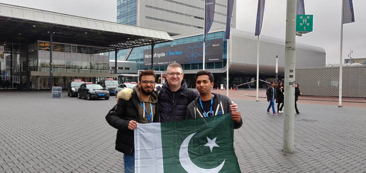 lee_stott's tweet image. Team @ProtectBee ImagineCup EMEA finalist &amp;amp; @ch_hanzaila  #microsoftstudentpartner at #msftignitetour