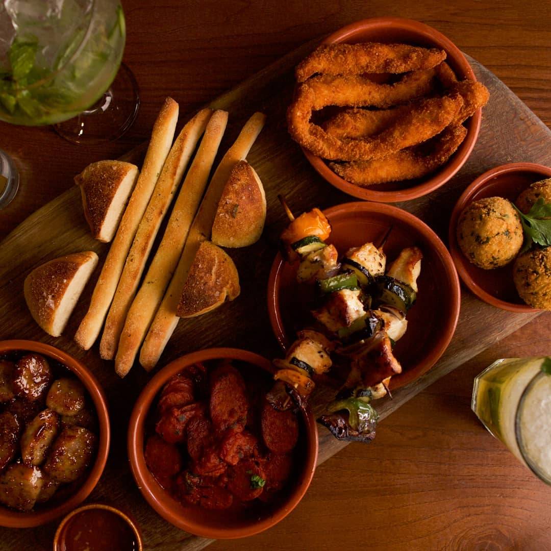 CinnabarHrtford's tweet image. Here's some Thursday night inspo from us...
.
. 
✔Get Together ✔Order Tapas ✔Drink Gin
.
.
Simple but effective 👌🥘🍹
.
.
 (Gin cocktails are £5 all night from 5pm) 

#thursdayisthenewfriday 
#gettogether
#simplebuteffective 
#makessense 
#gincocktails 
#goodfood
#goodcompany