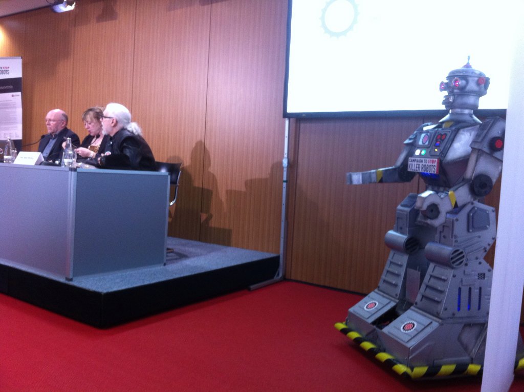 hainrichs's tweet image. Facing future. #killerrobotsGer Efforts to ban autonomous weapon system. Stoping idea of tomorrow&apos;s war. Peace today