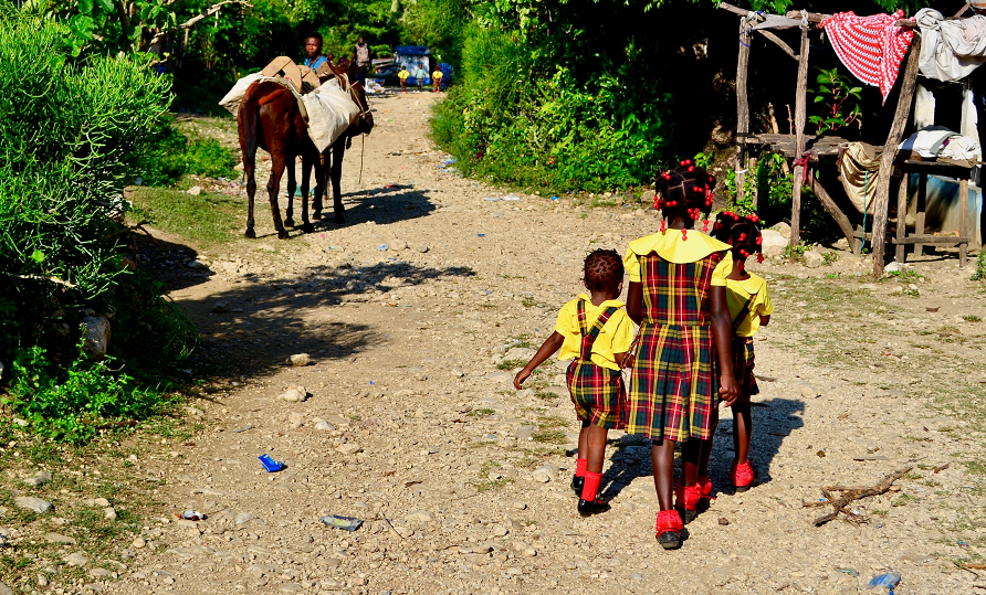 KeetieRoelen's tweet photo. Economic strengthening through #graduationprogrammes #socialprotection can improve #ECD but with limitations; programmes reinforce work and care juggling act, undermining #care for children- first of NEW outputs from research #Haiti @Fonkoze now available https://t.co/qsS5iFHaaN https://t.co/wHD6eUilCJ