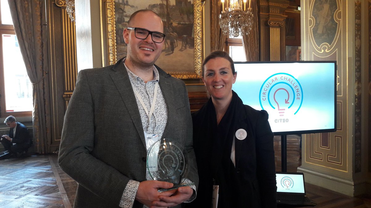 Félicitations à <a href="/MySlimbox/">Slimbox</a>, vainqueur du #CircularChallenge International. Retrouvez cette #innovation qui consiste à conditionner sur-mesure des produits pour éviter le gaspillage et réduire les coûts de transport, sur le #demospace du #HackingParis