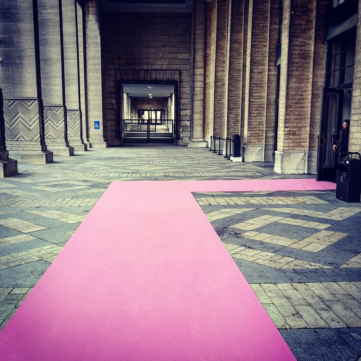 NMuyldermans's tweet photo. We are not alone. Present with my colleagues &amp; 1500 marcom specialists. #ubatrendsday #pinkcarpet https://t.co/G4SEsrQVQF