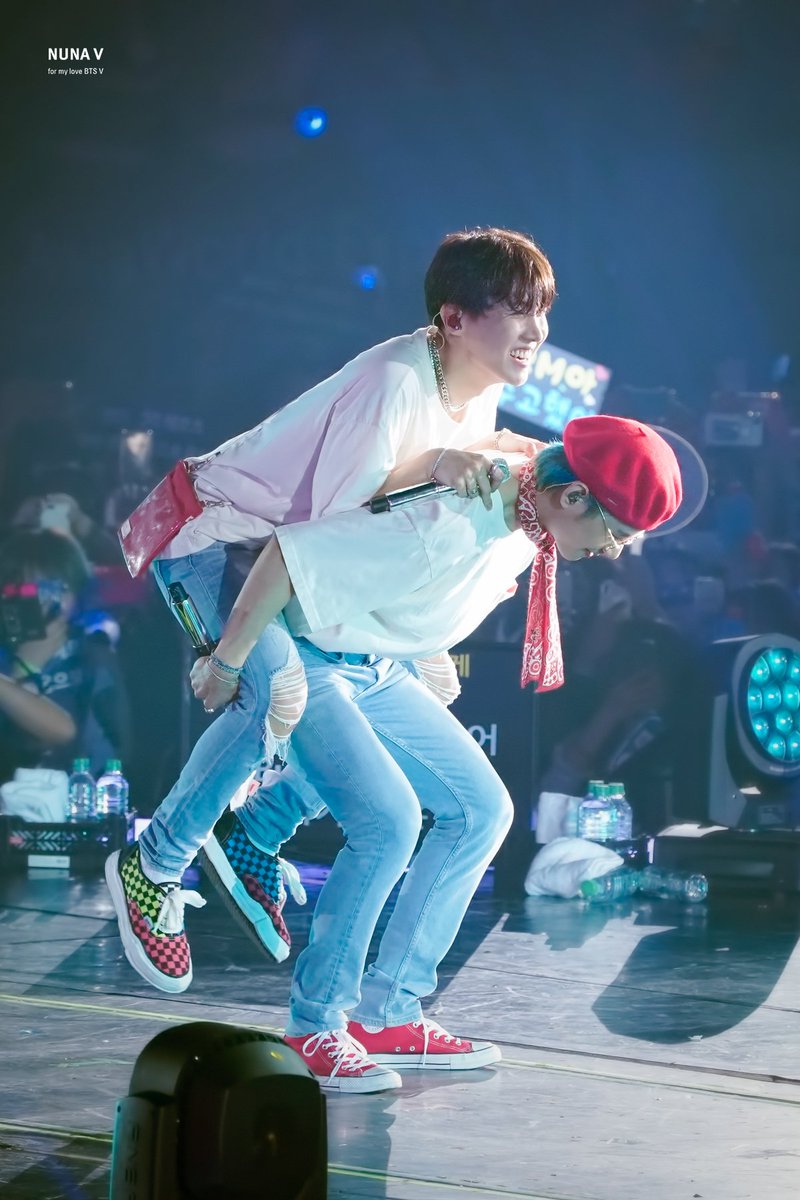 _nuna_V's tweet photo. [HQ] 190320 LYS tour in HongKong
너무 귀여워😘
#이삐사진전 #태형 #taehyung #BTSV #방탄소년단뷔 
@BTS_twt https://t.co/jqyY9UTteq