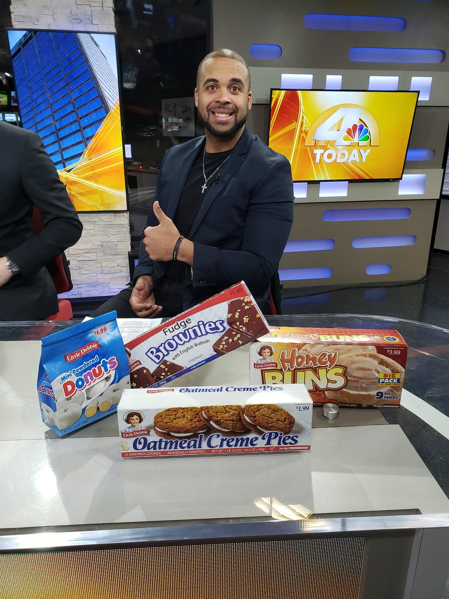 Natalie247Now's tweet photo. Here's our #finalfour for the @LittleDebbie #CakeMadness! Who wins? #oatmealcremepiesbetterwin https://t.co/XzYAqTFviX