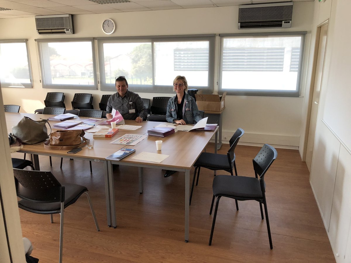 Philblachere's tweet photo. Forum #TAF #Nimes des 26 et 27 mars : on ne dit jamais assez que ce type d’événement demande un temps de préparation intense et rigoureux pour permettre le meilleur lien entre demandeurs d’emploi et employeurs. Quelques collègues en action !!! Merci de leur implication 🙏 https://t.co/42S6AhRf36