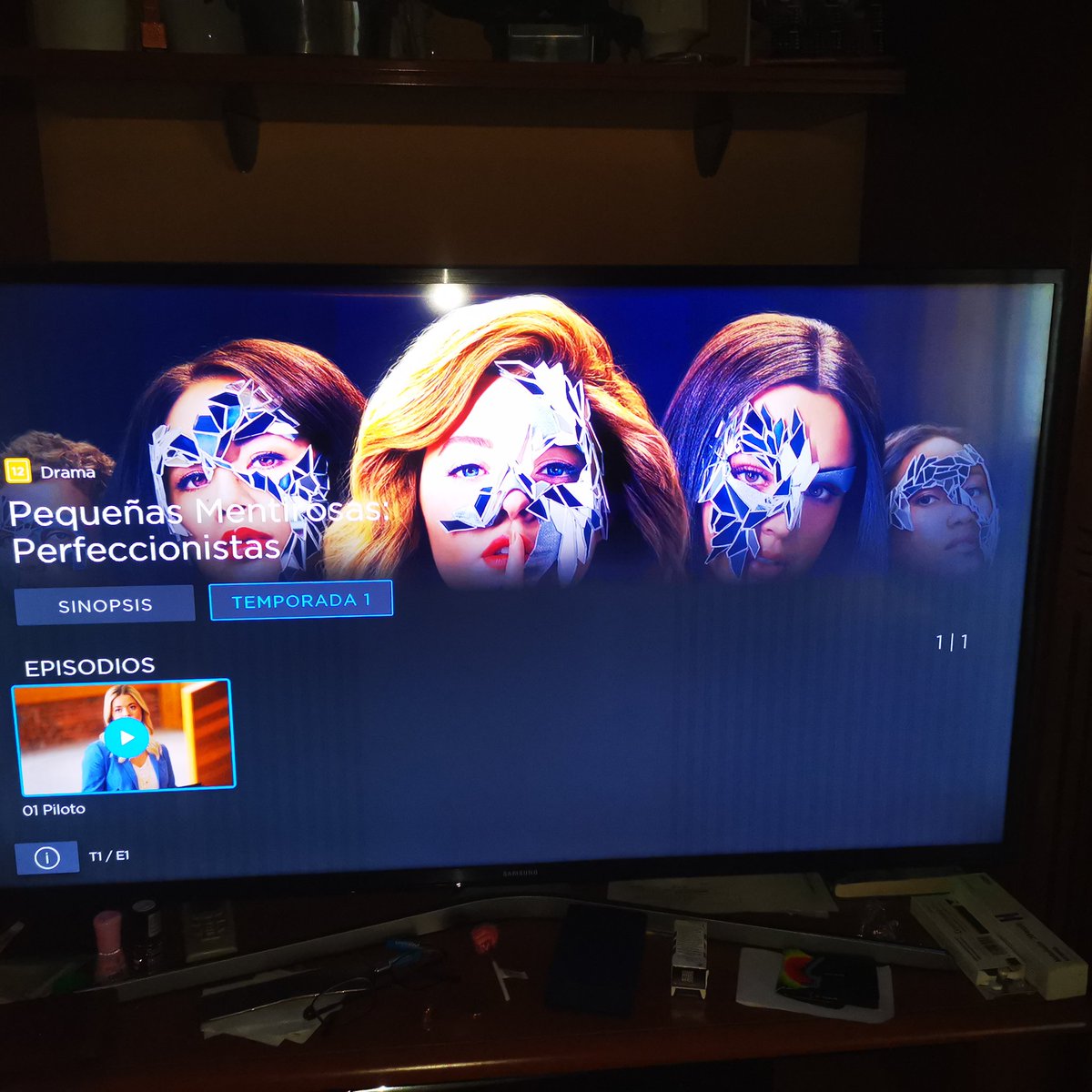 Ana30Riverista's tweet photo. Por fin #PPLThePerfectionists @SashaPieterse @JanelParrish @imarleneking #pplfamily @PLLTVSeries @HBO_ES https://t.co/JYUScKY0Vu