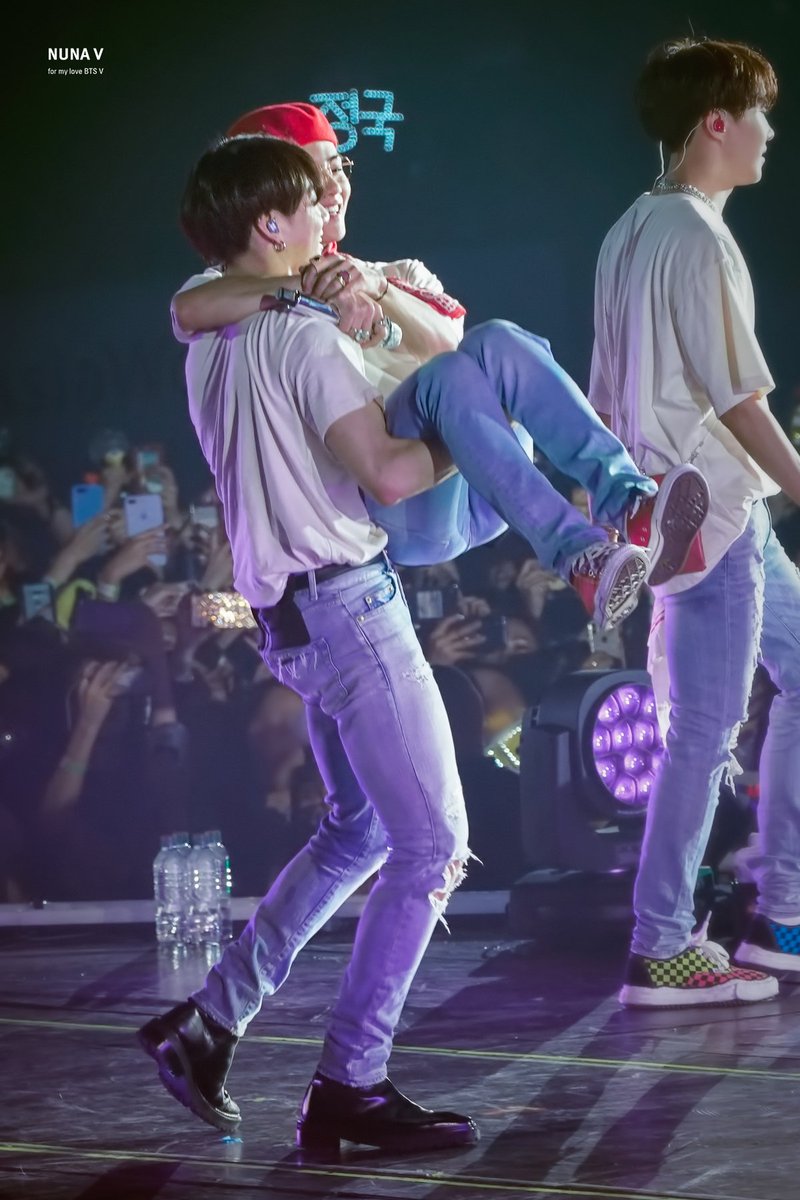 _nuna_V's tweet photo. [HQ] 190320 LYS tour in HongKong
태형이 신났지☺️
#이삐사진전 #태형 #taehyung #BTSV #방탄소년단뷔 
@BTS_twt https://t.co/jdxrmfXyE3