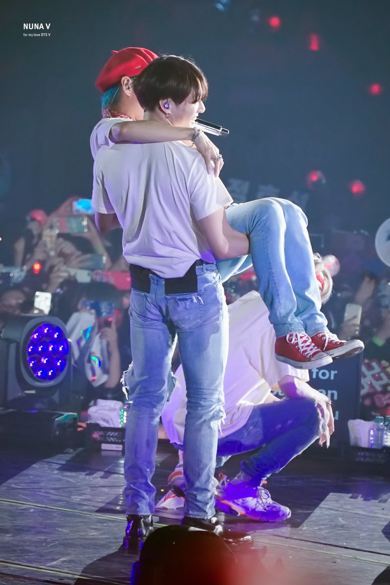 _nuna_V's tweet photo. [HQ] 190320 LYS tour in HongKong
태형이 신났지☺️
#이삐사진전 #태형 #taehyung #BTSV #방탄소년단뷔 
@BTS_twt https://t.co/jdxrmfXyE3