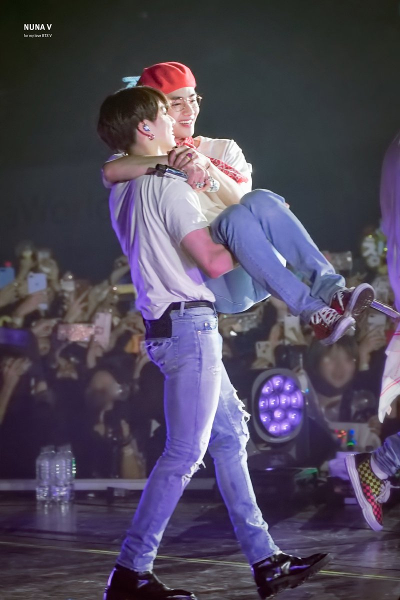 _nuna_V's tweet photo. [HQ] 190320 LYS tour in HongKong
태형이 신났지☺️
#이삐사진전 #태형 #taehyung #BTSV #방탄소년단뷔 
@BTS_twt https://t.co/jdxrmfXyE3