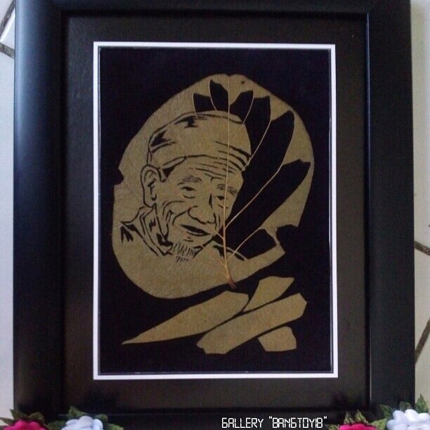 KH.Maimjn Zubair, kreasi deun dg cara mengukir. 
contak persen 083849348810