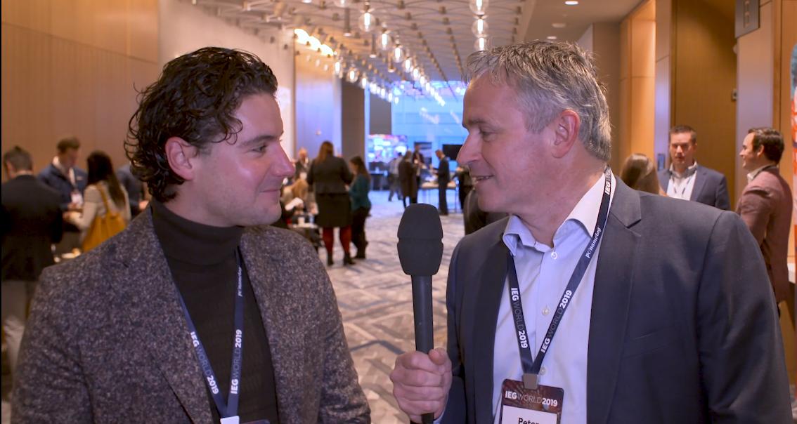 Markteffect's tweet photo. Benieuwd naar de bevindingen van @Edgardebeule en @PeterSprenger bij het #IEG2019 Congres? De video van dag 2 is hier te vinden: https://t.co/LNsT5rNYte #Amazon #burgerking #duurzaamheid https://t.co/02f8gUgtiK