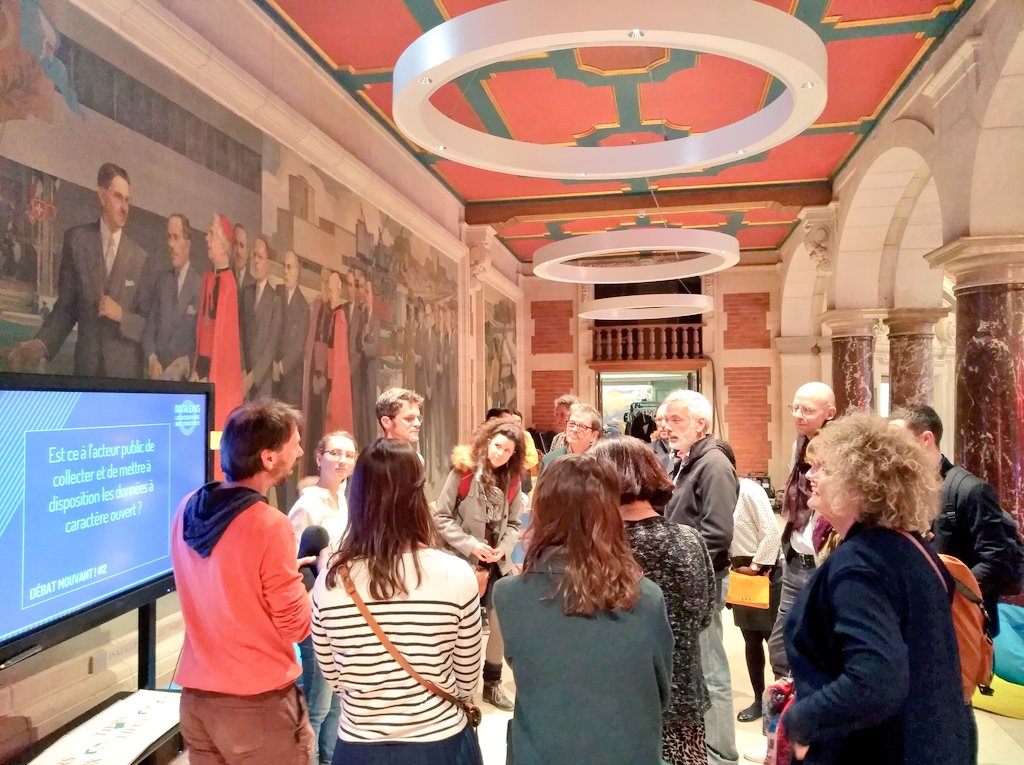 CarmenRouchet's tweet photo. [Direct Live] Est ce a l'acteur public de former les #citoyens à l'utilisation des #données ouvertes ? Qui collecte la donnée gouverne le #monde ? Débat en cours sur l'espace de la Communauté d'innovation #CIGB #opendatas @legrandbarouf @Ouishare_Fr @MEL_OpenData https://t.co/yN1E7SqHiP