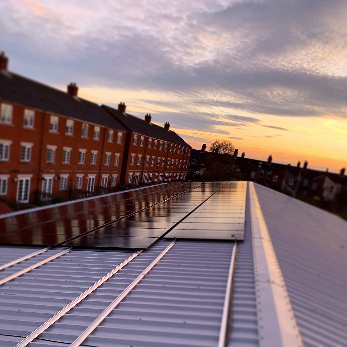 Progress report from one of the commercial installs that we are carrying out this week! 🍃

#SolarEnergy #Grimsby #SolarPV #SolarPanels #SolarInstall #CleanEnergy #RenewableEnergy