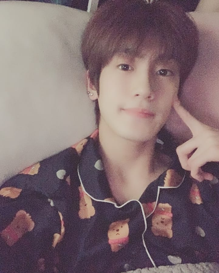leehakminph's tweet photo. [PIC] 
190321 Hakmin (trcng_official) Instagram update
#HAKMIN #학민 #TRCNG #티알씨엔지

"#TRCNG #HAKMIN
Everyone, get some sleep in advance😴
Please recommend me a good movie before I sleep🙏"

Trans by: @sfangirl9 x @TRCNGph
🍒 https://t.co/IMdPrq2wHc