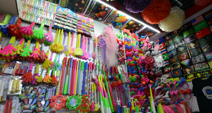 PlasticInOceans's tweet photo. DAY 45: Yiwu International Trade City, in the eastern Chinese province of Zhejiang, is the world’s largest wholesale market for small commodities—and a plastic feast for the eyes. #banplastic #plasticpollution #action #climatechange #chemicals #marinelife #environment https://t.co/7MFPQbrO9K