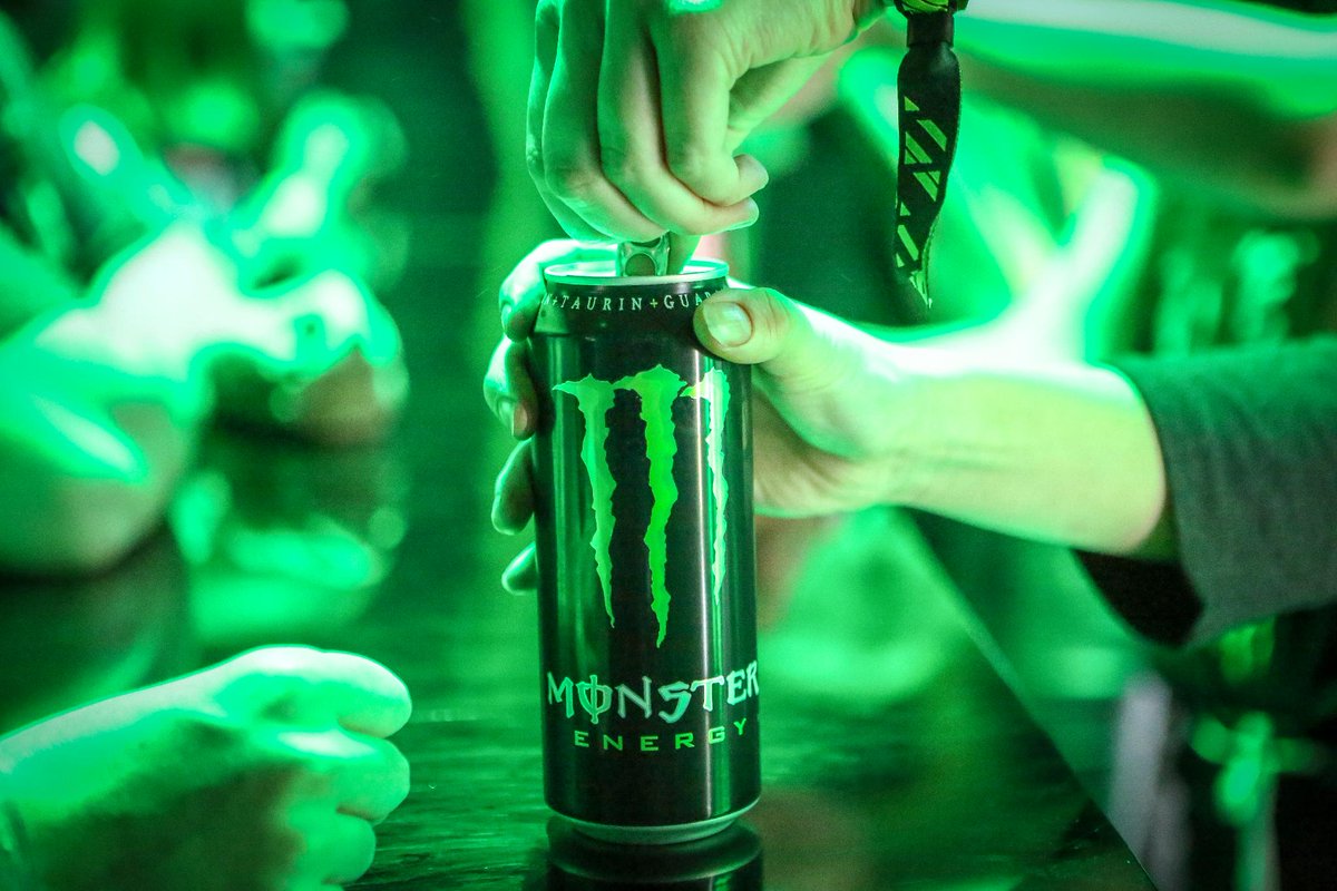 Monster Energy Austria A Twitter Thirstythursday Es Wird Mit Jedem Gruner Drinnen Und Draussen Monsterenergy Originalgreen