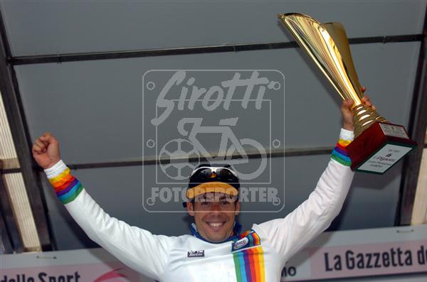 PhotoSirotti's tweet photo. 2004 @Milano_Sanremo 
@rcssport @OscarFreireBio #Rabobank #Sanremo #nikonphotography #nikon #picoftheday #pictureoftheday #cyclingphotos #cyclingpics #cyclinglife #nikonphotographer #nikonitalia #cyclingshots #pictureoftheday #photographer #Photo #PhotoSirotti #sirotti.it https://t.co/fWUWpFiBEZ