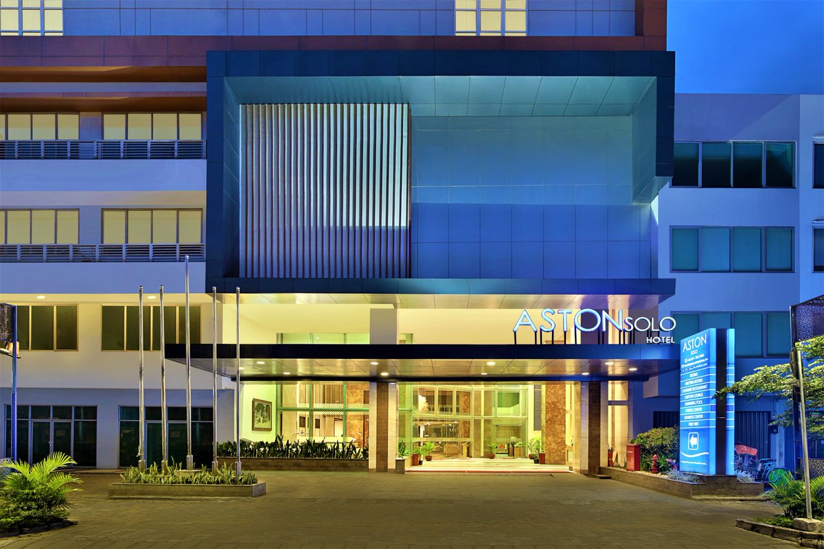 AstonHotelsIntl's tweet photo. We've just landed in Adi Soemarmo International Airport in Surakarta, and we're heading directly to our home away from home.
#ASTONSolo #JavaOverlandwithASTON #ArchipelagoInternational #Surakarta #CentralJava https://t.co/CBMtwrjzTr