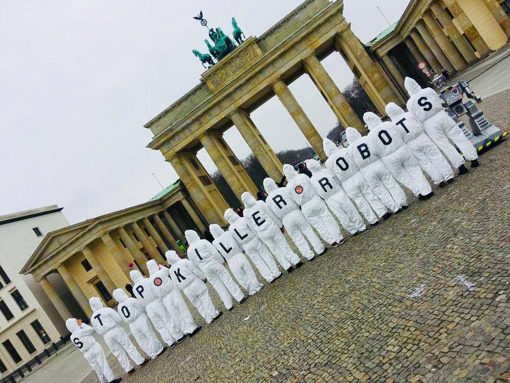 BanKillerRobots's tweet image. Our campaigners have landed in Berlin! We call on the German government, @GermanyDiplo &amp;amp; PM @HeikoMaas to take the lead and launch formal negotiations to prohibit fully autonomous weapons #KillerRobotsGer