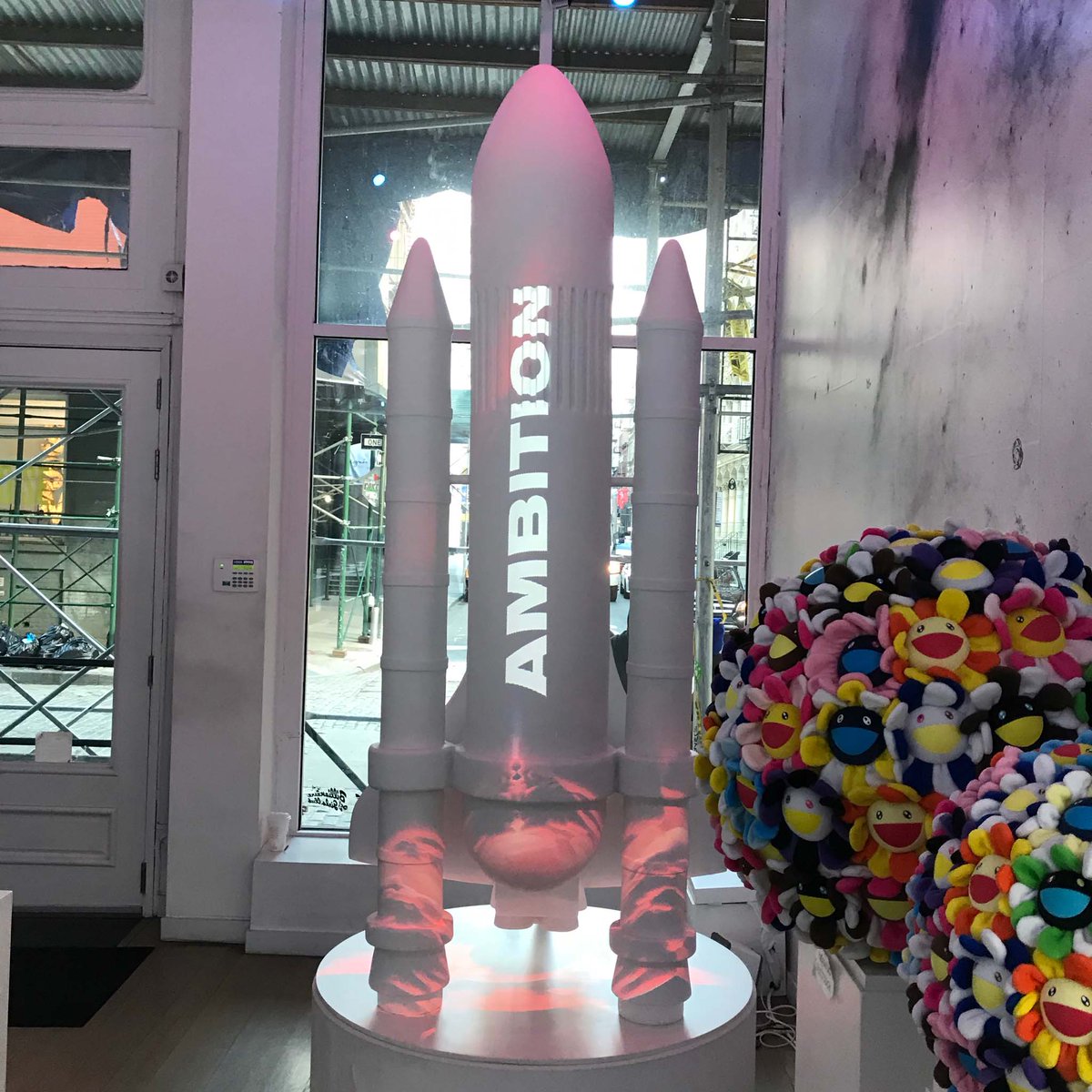 4 sic examples of how #NYC is brimming with responses to the #freakout going on with dying retail models. We keep up with it - click to know more bit.ly/2FjalSs