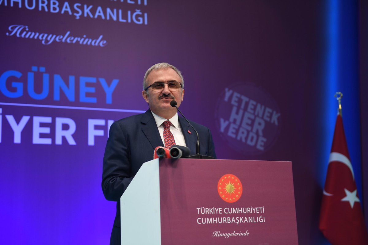 AntalyaValilik's tweet photo. Vali @munirkaraloglu @tcbestepe himayesi @Akdenizun koordinesiyle bu sene ilki gerçekleştirilen #GüneyKariyerFuarı’nın açılış törenine katıldı. 
👮‍♂️👩🏻‍⚕️👨🏻‍🍳👨🏻‍🎓👨🏼‍🏫👩🏽‍💻👨🏻‍🔬👨‍🚒👩🏼‍⚖️👷🏻‍♂️👩🏻‍💼👨🏽‍💼👩‍🔧
#GUNKAF https://t.co/x6HOMdHXgn