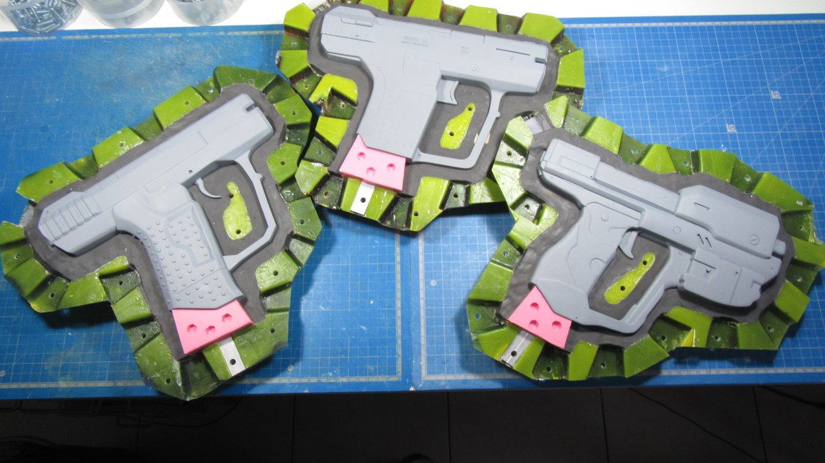 Timuche's tweet photo. Prêt pour le silicone !
-----
Ready for the silicone !
#halo #haloprops #props #propmaking #magnum #halopistol #M6 #haloCE #halo2 #halo4 #molding #SmoothOn #matrixmold #mold #moldmax30 https://t.co/I5hEHyPke0