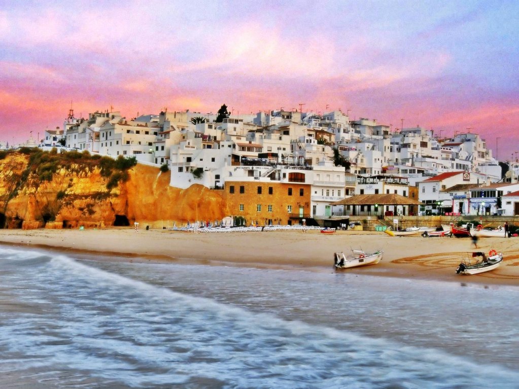 viaggiare_low_c's tweet photo. ☀ Estate in #Portogallo ad #Albufeira 🏝 7 giorni ✈ Volo + 💎 Hotel 3* con 🏊‍♂️ piscina a soli 💣 229€ INFO 👉 https://t.co/hEKshx0LDo https://t.co/V1ROI6FBLu