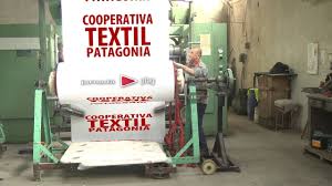 barciaml's tweet photo. #Ahora en @FmTiempoRadio OSVALDO Benítez #TextilPatagonia #Trelew  'Hace 30 días que estamos parados no estamos produciendo se nos quemaron 2 máquinas. Somos 22 trabajadores que estamos parados. El año pasado ya cerramos un sector' @JornadaWeb @FmTiempoRadio https://t.co/IqxVnA5ee1