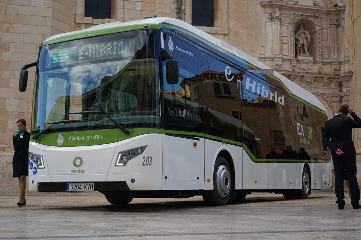 buselche's tweet photo. La flota crece y ahora con estos dos híbridos nuevos. 
Apostamos y creemos en la sostenibilidad 🔋💡
#hibrido #sostenibilidad #transporte #transportepublico #transporteurbano #elx #elx2030 #elche https://t.co/xOE0L6fHdm
