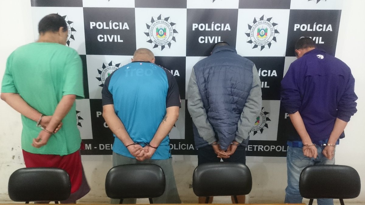 policiacivilrs's tweet photo. #OpCibleMor é deflagrada em combate à organização criminosa envolvida em  tráfico de drogas, homicídios, roubos e receptações de veículos, porte ilegal de arma de fogo e lavagem de dinheiro. #DPHPP_SãoLeopoldo https://t.co/QapDAFobLn