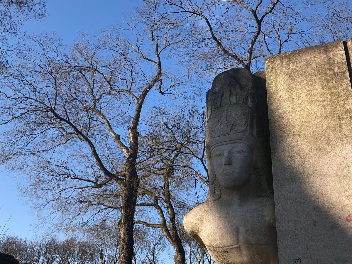 Prof_FiChambers's tweet photo. On #WorldPoetryDay #OscarWilde #TombInscription ‘Outcasts always mourn’...#poignant @ucc is a place of #sanctuary #EqualityInclusion @johbees @Karl_Kitching @OliveByrne3 https://t.co/9DiJSEOp1t