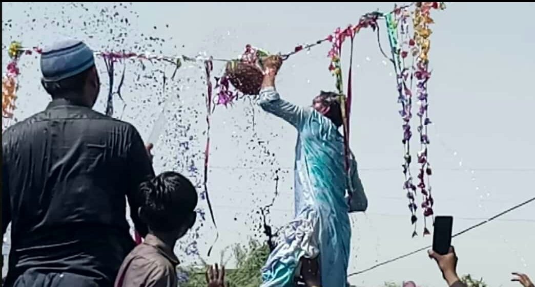 ramkirshan's tweet photo. #Holi celebrated by Hindus across the #Pakistan colors at my village #Khahi #khipro #pakistan https://t.co/g0rH6EFSBV