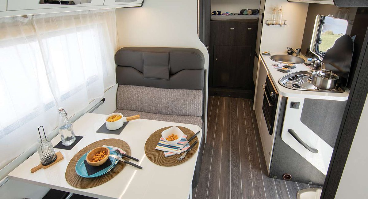 For families who like to travel in comfort, the Zefiro 690 includes a transverse double bed to #relax in at the end of a long day. Being able to sleep six and having a large dinette, this hi-line #motorhome is ideal for families.  ow.ly/eBdD30o8707