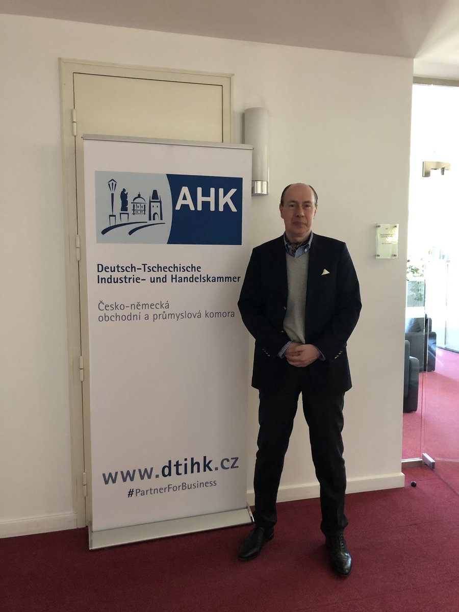 ChristianPothe's tweet photo. Zunächst ein Besuch in der Deutschen Botschaft in Prag (natürlich mit Bild vor dem „Genscher Balkon“). Danach ein Termin bei der Deutsch-Tschechischen Handelskammer und schließlich das Meeting bei BNP Paribas Real Estate.
#Prag #TFCI #Fochaiac #Vano #AHK #Botschaft #BNP #Fochaix https://t.co/E4piL4DGIz