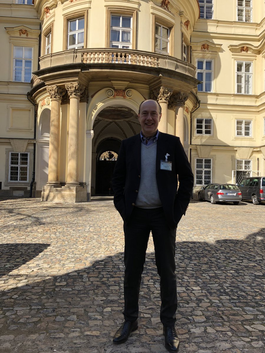 ChristianPothe's tweet photo. Zunächst ein Besuch in der Deutschen Botschaft in Prag (natürlich mit Bild vor dem „Genscher Balkon“). Danach ein Termin bei der Deutsch-Tschechischen Handelskammer und schließlich das Meeting bei BNP Paribas Real Estate.
#Prag #TFCI #Fochaiac #Vano #AHK #Botschaft #BNP #Fochaix https://t.co/E4piL4DGIz