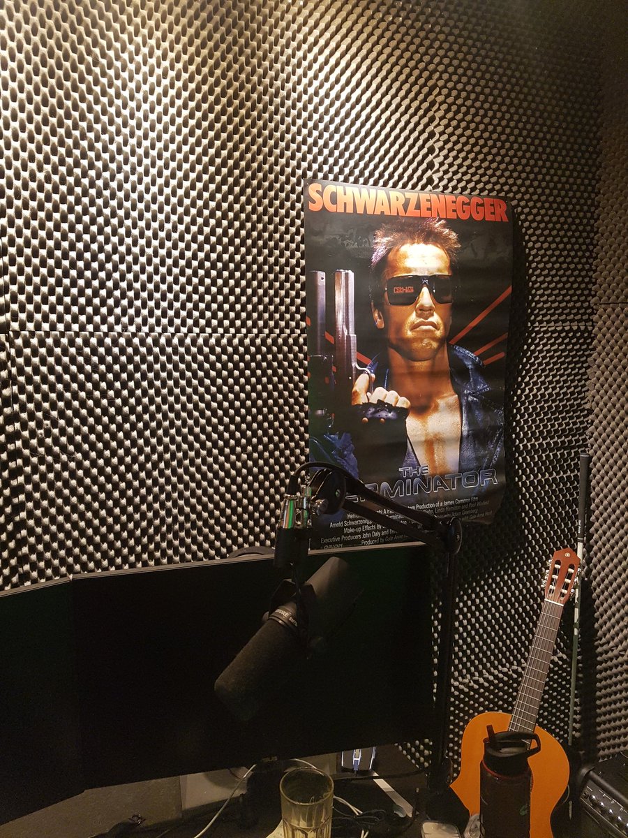 Pyjamasam_'s tweet photo. He is Always watching when i stream #likearnold https://t.co/0nqjh1cllP