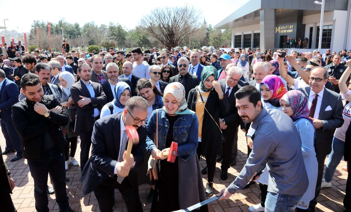 gaziantepUniv's tweet photo. #Gaziantep
#GaziantepÜniversitesi
#Nevruz
#NevruzBayramı 
#Bayramımız
https://t.co/nl5lNylwX3 https://t.co/uY8v6vKXHZ