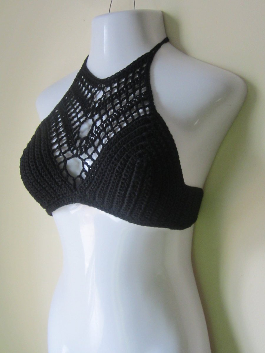 Elegantcrochets's tweet photo. BLACK CROPPED TOP, Bralet, Crochet halter top, cropped top, , festival clothing, festival,boho chic, beach cover up, gypsy top, cotton https://t.co/jh6fOJoDqw #Crochetclothing #Hippie #Musicfestival #Boho #OpenBackTop https://t.co/vfH0XyrQto