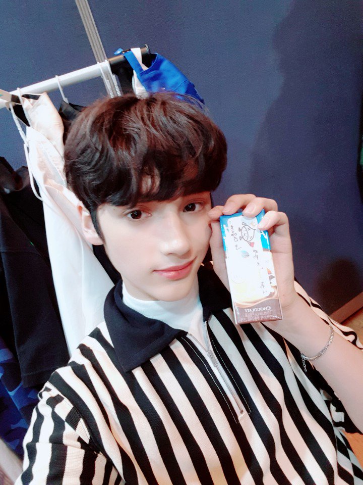 TXT_members tweet picture