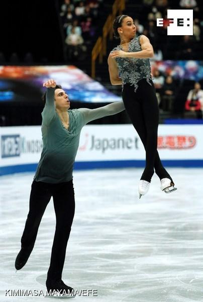 EFEdeportes's tweet photo. 📸 GALERÍA | Disfruta las mejores fotos de Laura Barquero y Aritz Maestu en el ejercicio del programa libre por parejas en los campeonatos del mundo de patinaje artístico, este jueves en Saitama, Japón. #PatinajeArtistico https://t.co/rNjGhbQNLY