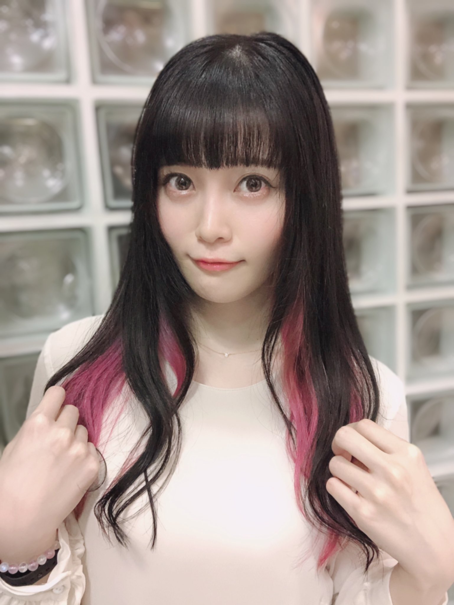 Twitter 上的 大森日雅 春 4月末のライブまで髪がんばれ 終わったらピンクの量を少しだけ減らしてもらうよ 黒 ピンクぱっつん インナーピンク T Co B9dqacwob9 Twitter