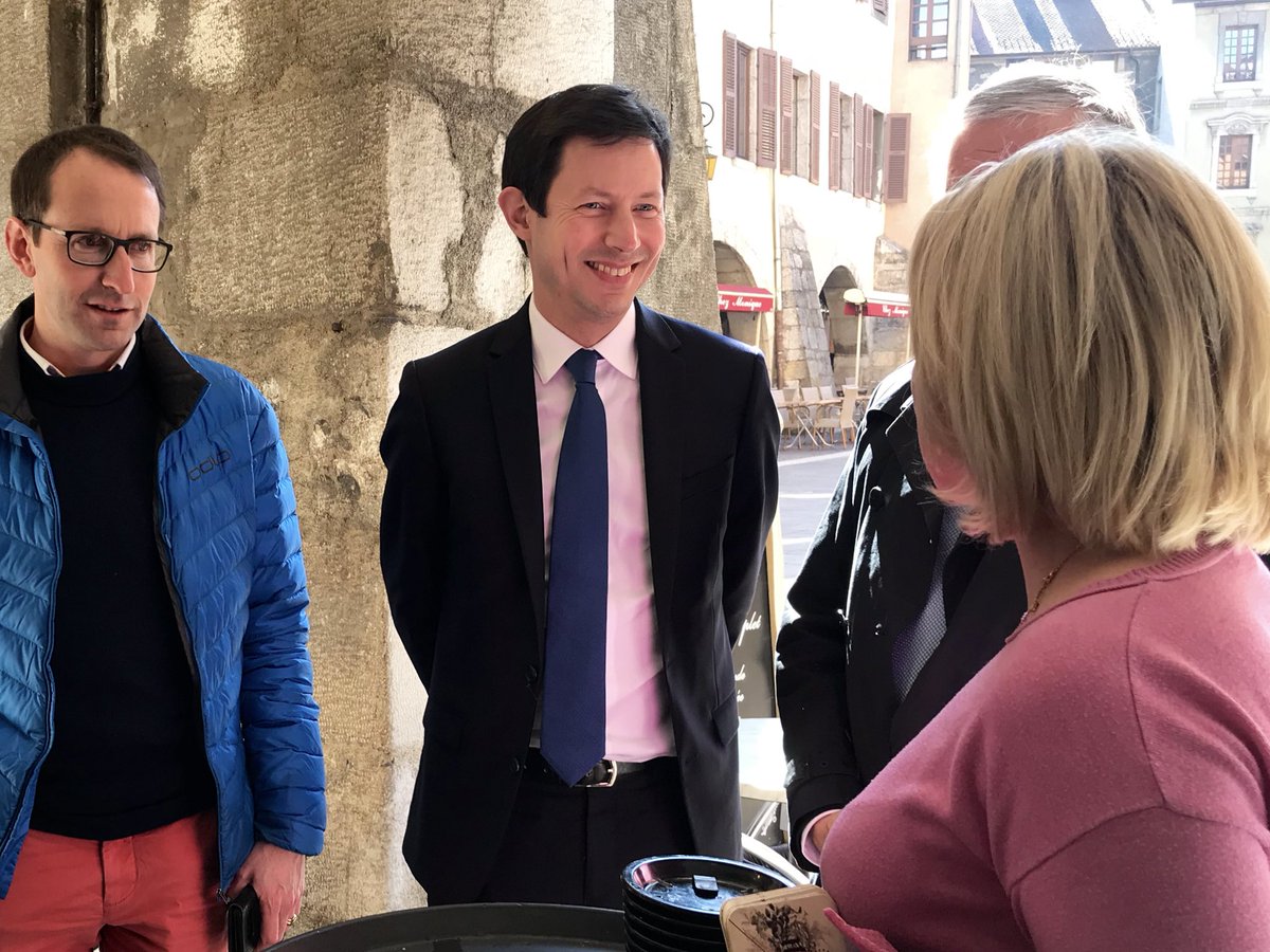 fxbellamy's tweet photo. Aujourd’hui en Haute-Savoie : déjeuner avec des élus et des entrepreneurs. Dans ce territoire frontalier, les forces et les fragilités françaises apparaissent plus que jamais : l’élan de ceux qui créent et emploient a pour principal obstacle le poids des charges et des normes. https://t.co/VjBnmYJmws