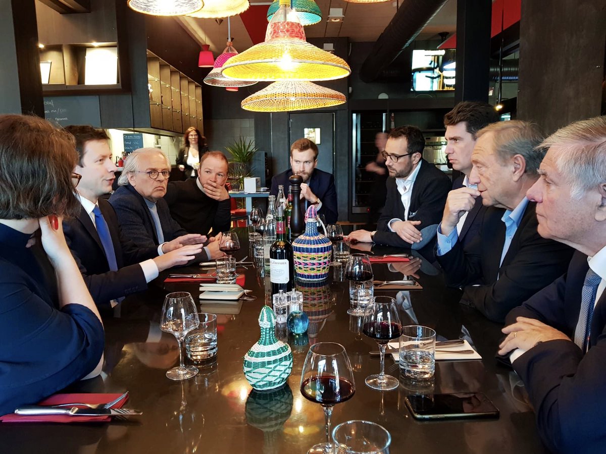 fxbellamy's tweet photo. Aujourd’hui en Haute-Savoie : déjeuner avec des élus et des entrepreneurs. Dans ce territoire frontalier, les forces et les fragilités françaises apparaissent plus que jamais : l’élan de ceux qui créent et emploient a pour principal obstacle le poids des charges et des normes. https://t.co/VjBnmYJmws