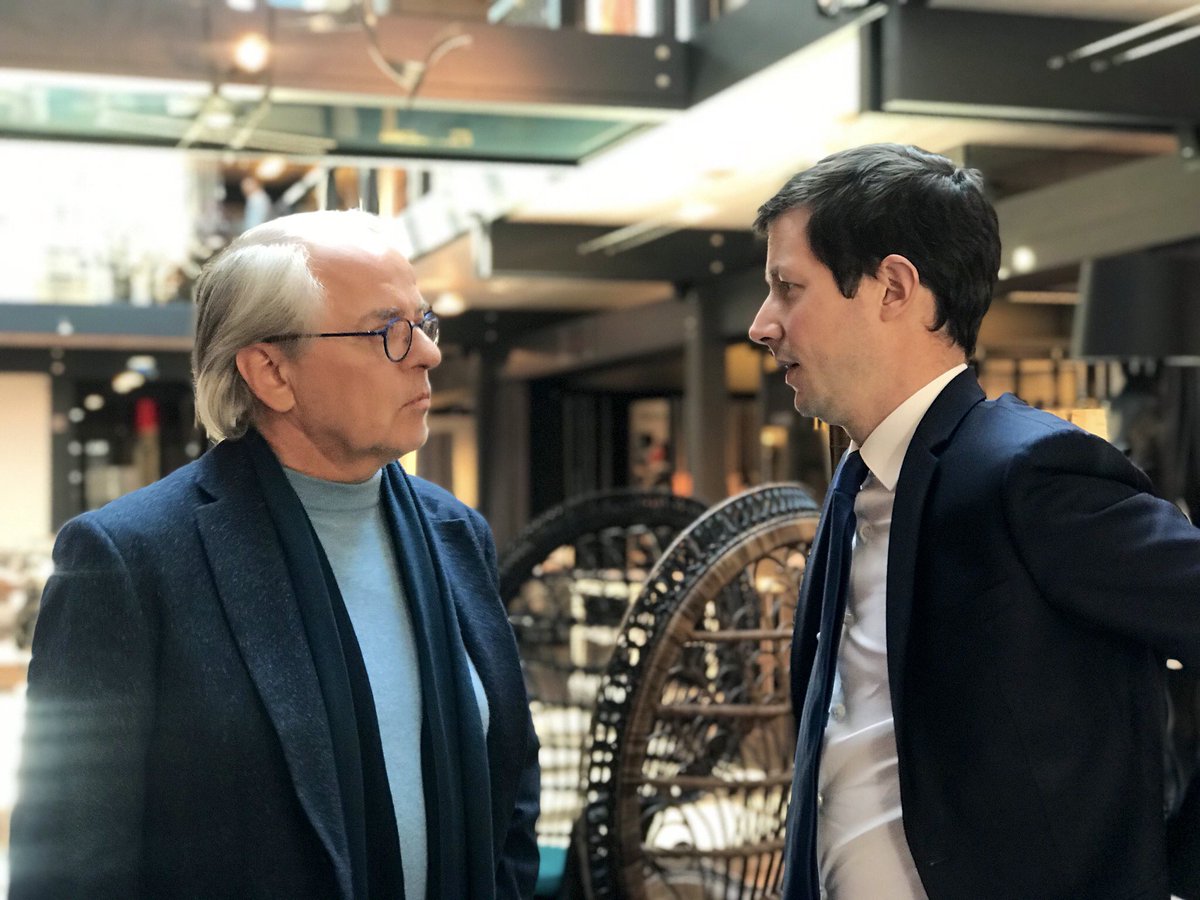 fxbellamy's tweet photo. Aujourd’hui en Haute-Savoie : déjeuner avec des élus et des entrepreneurs. Dans ce territoire frontalier, les forces et les fragilités françaises apparaissent plus que jamais : l’élan de ceux qui créent et emploient a pour principal obstacle le poids des charges et des normes. https://t.co/VjBnmYJmws